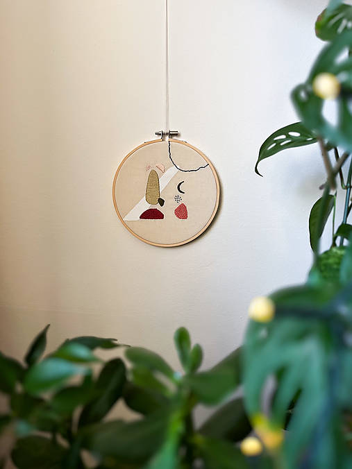 Obrazy - Ručne vyšívaná dekorácia na stenu Abstrakcia - 17580892_