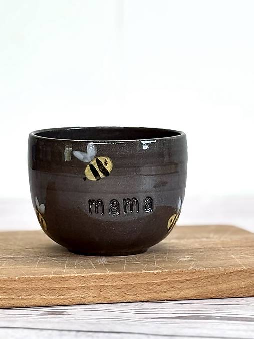 Pohárik MAMA Bee na tmavej hline