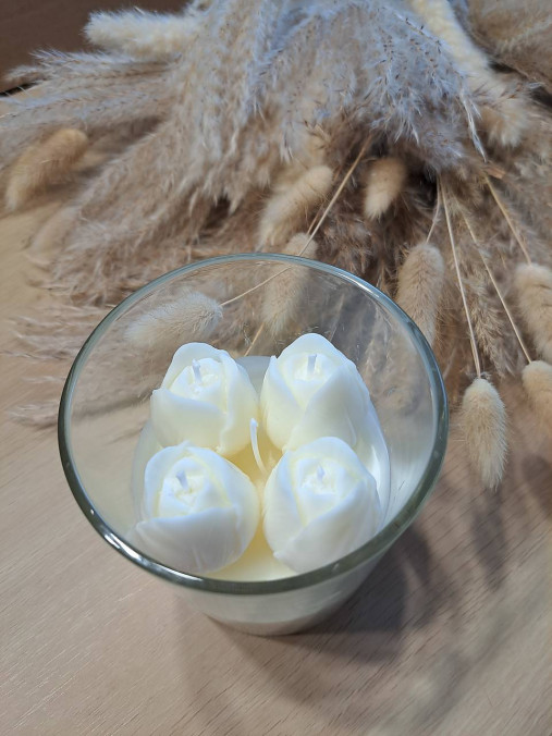 Sójová sviečka vo svietniku tulipány 