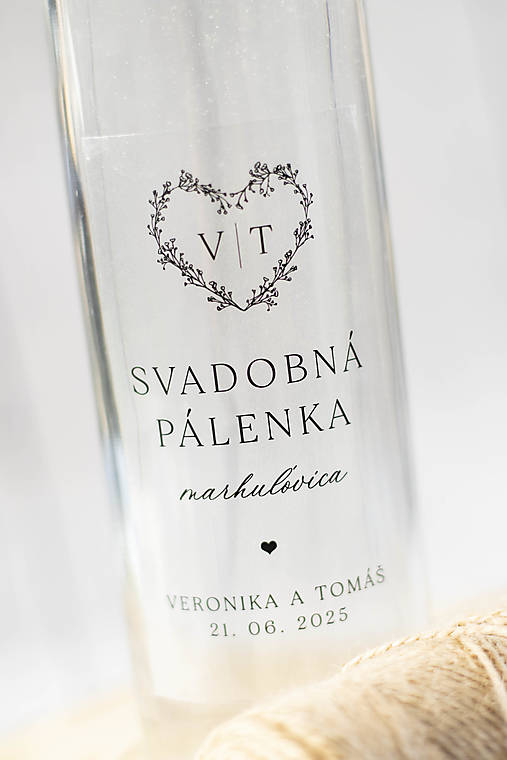 Úložné priestory & Organizácia - Transparentná etiketa na svadobnú pálenku - Srdiečkový venček I. - 17586594_