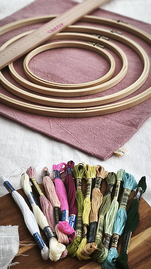 Úžitkový textil - Výšivka na ľanový poťah na mieru - 17589629_