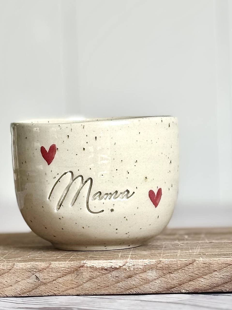 Pohárik MAMA Love Limited na bodkovanej hline