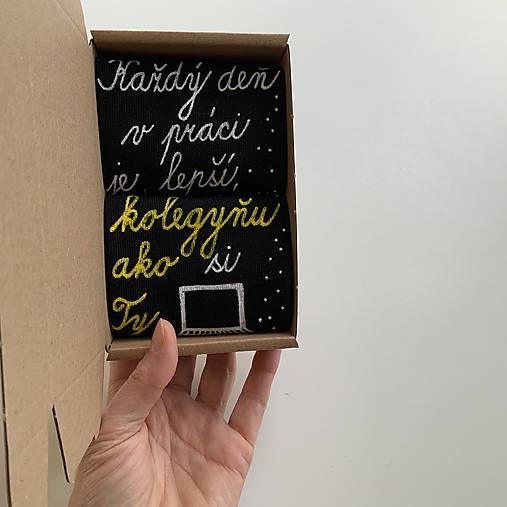 Maľované ponožky pre super KOLEGYŇU (čierne 3 so slniečkom a počítačom))