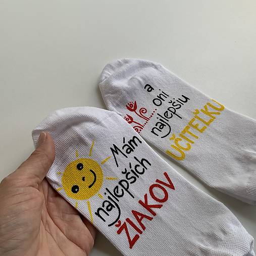 Maľované ponožky pre Najlepšiu PANI UČITEĽKU, ktorá má najlepších žiakov (So slniečkom)