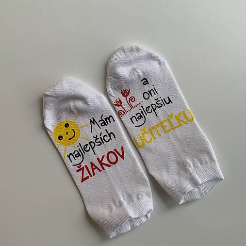 Maľované ponožky pre Najlepšiu PANI UČITEĽKU, ktorá má najlepších žiakov (So slniečkom)