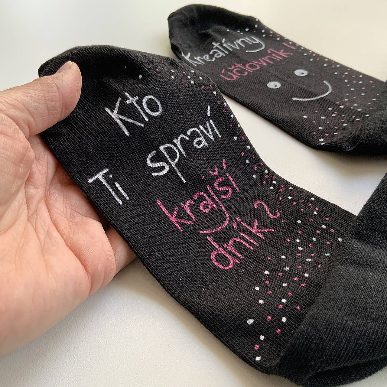 Maľované ponožky pre kreatívneho účtovníka (čierne)