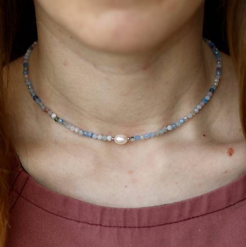 Náhrdelníky - Náhrdelník choker - akvamarín s perlou - 17591428_