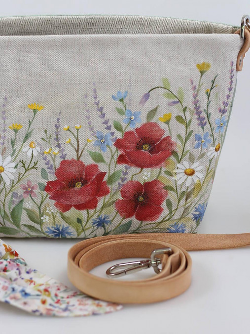 Handmade crossbody kabelka – ručne maľovaný kvetinový motív – štýlový doplnok na leto pre ženu