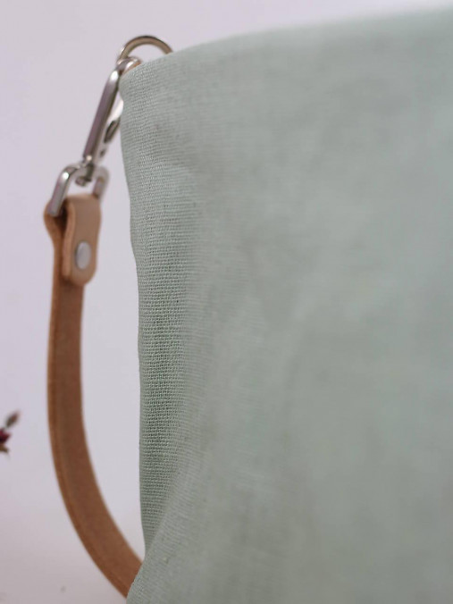 Handmade crossbody kabelka – ručne maľovaný kvetinový motív – štýlový doplnok na leto pre ženu