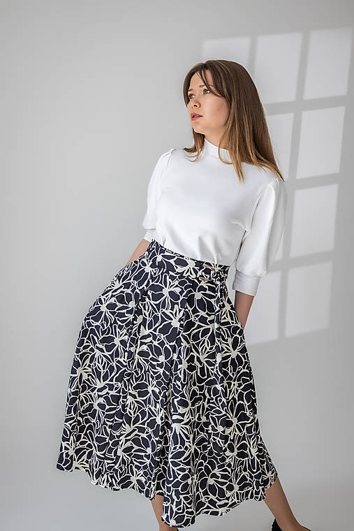 Sukne - Zavinovacia sukňa kvetinová čierno biela Alica - 17592730_