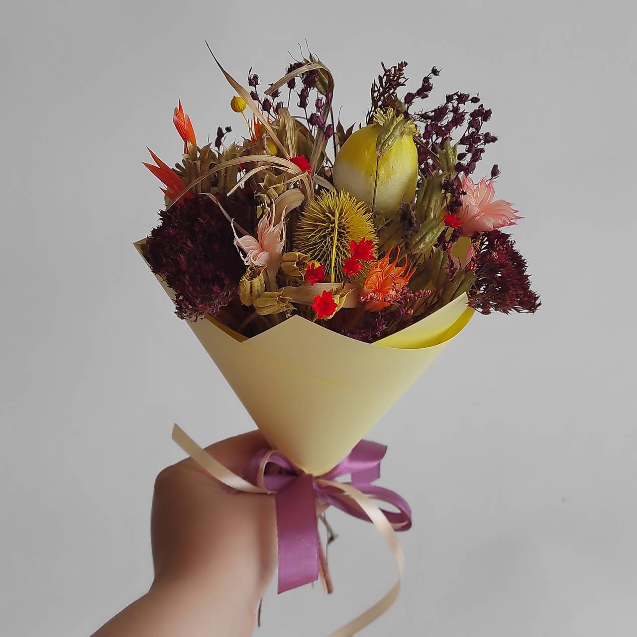 Menšia kytička pestrých sušených kvietkov, vhodná ako DARČEK (Pestrofarebná)