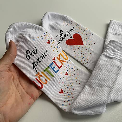 Maľované ponožky pre PANI UČITEĽKU s veľkým ❤️ (S veľkým srdcom (BIELE pestrofarebne))