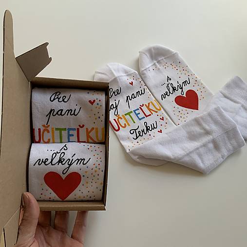 Maľované ponožky pre PANI UČITEĽKU s veľkým ❤️ (S veľkým srdcom (BIELE pestrofarebne))