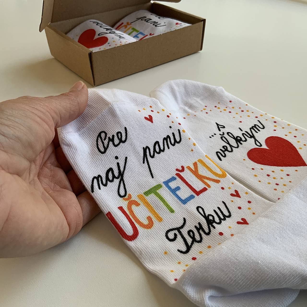 Maľované ponožky pre PANI UČITEĽKU s veľkým ❤️ (+ meno pani učiteľky)