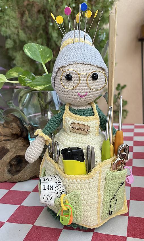 Dekorácie - Babička pomocníčka - ihelníček - 17594292_