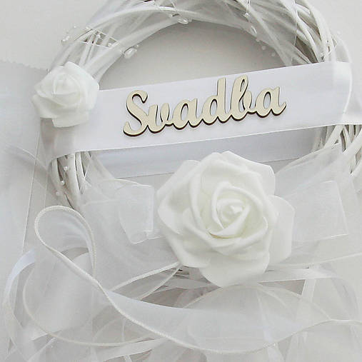 Svadobný veniec na dvere