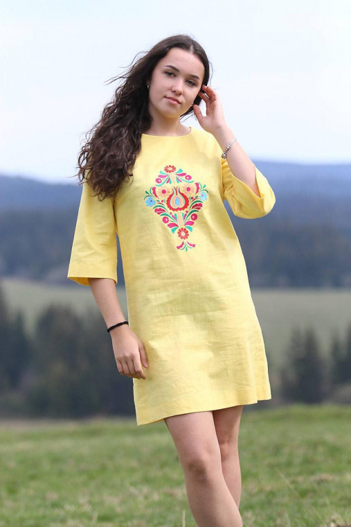 Šaty - Krátke vyšívané ľanové žlté šaty Banánová vôňa - 17596637_