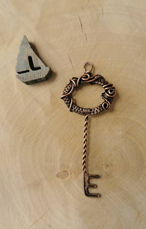 Náhrdelníky - Kľúč ku šťastiu  - 17598806_