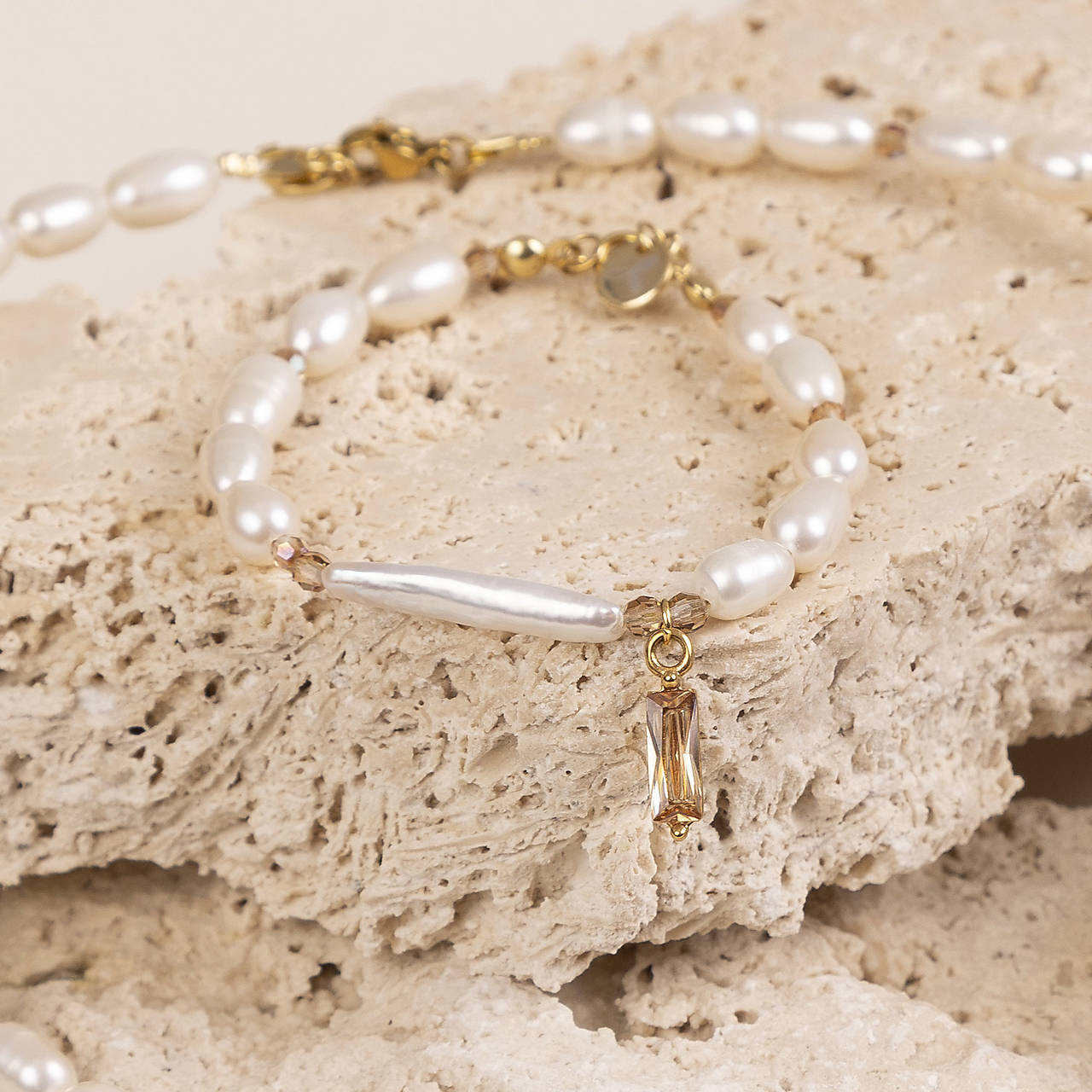 Perlový náramok Peach Glow – ženskosť, ktorá žiari