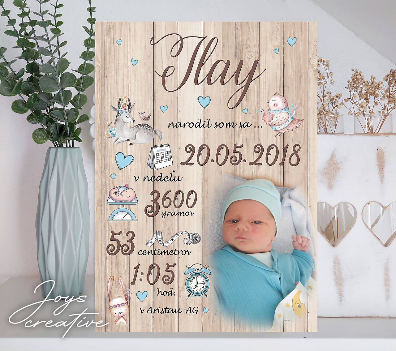 Detská tabuľka, tabuľka pre dieťa s údajmi o narodení dieťatka (Hnedé drevené pozadie + lesné zvieratká, modrý text)