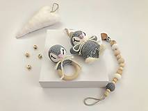  -  Set pre bábätko-tučniačik-hračka na zavesenie,hrkálka,hryzátko,retiazka na cumeľ - 17604994_