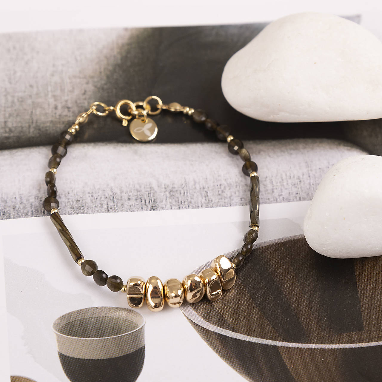 Náramok so zlatým obsidiánom a charakterom – kolekcia Obsidian Flow