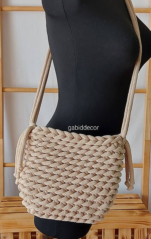 Crosboddy háčkovaná kabelka  (Warm beige)