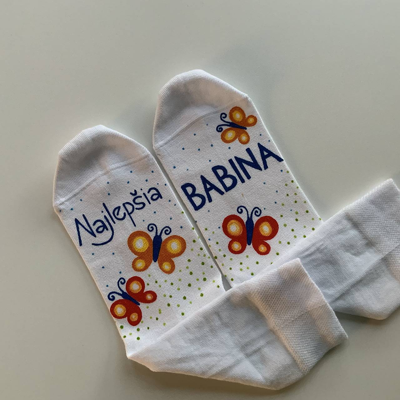 Maľované ponožky pre babku s nápisom: (Najlepšia babina - biele)