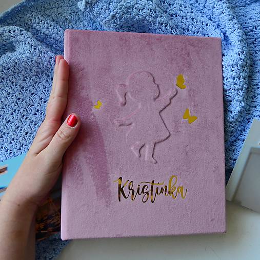 Personalizovaný fotoalbum Dievčatko s motýľmi