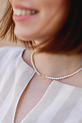 Náhrdelníky - minimalistický shell perlový náhrdelník - láska - 17608598_