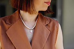 Náhrdelníky - minimalistický shell perlový náhrdelník - Malý princ - ruža - 17608652_