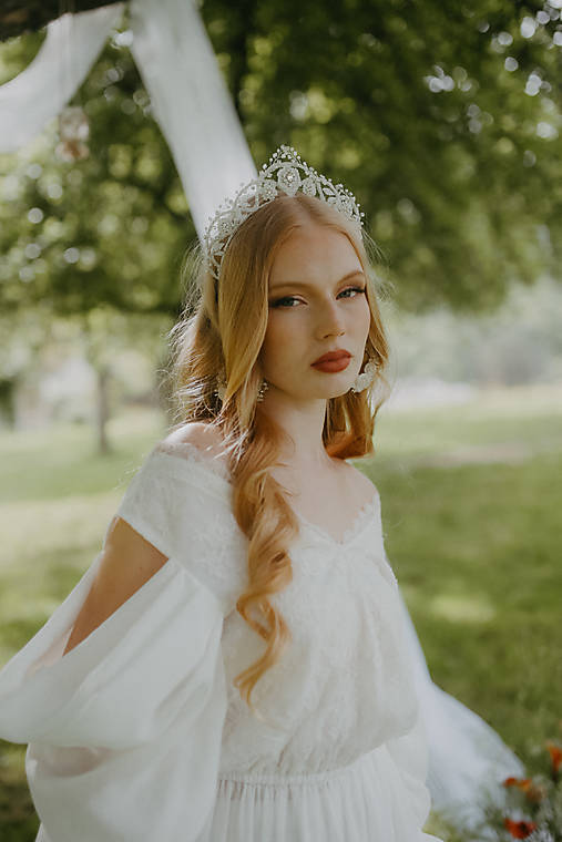 Luxusná čipkovaná tiara