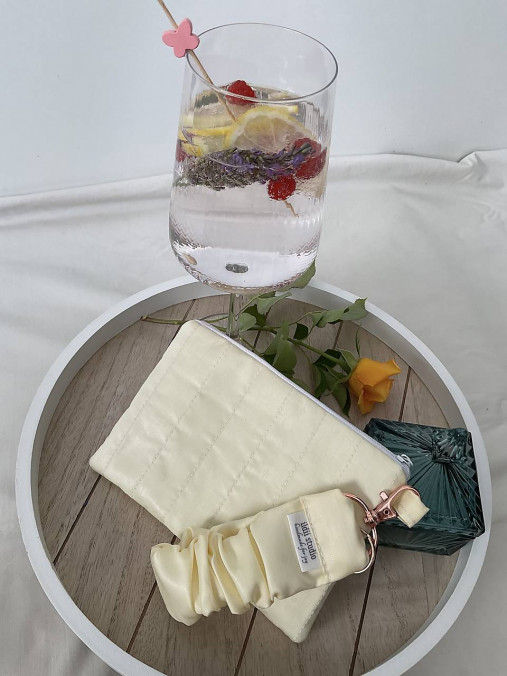 Peňaženky - Brocat Luxe set – mini peňaženka & scrunchie pútko (Vanilla Meringue) - 17608721_