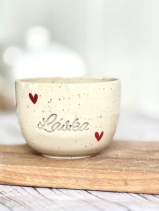 Pohárik LÁSKA Love Limited na bodkovanej hline