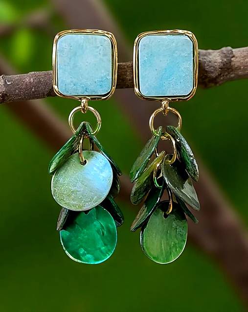 Náušnice - Napichovacie náušnice s lupienkami mušlí, nerezová oceľ - 17607859_