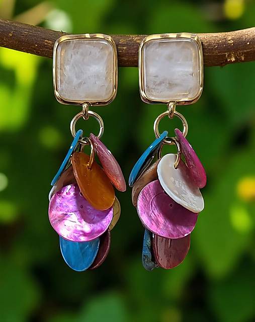 Náušnice - Napichovacie náušnice s lupienkami mušlí, nerezová oceľ - 17607867_