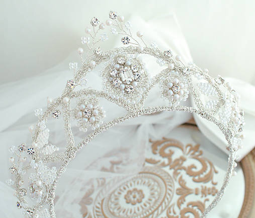 Luxusná čipkovaná tiara
