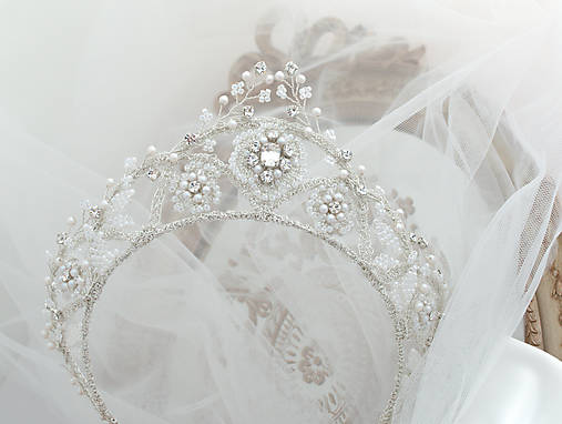 Luxusná čipkovaná tiara