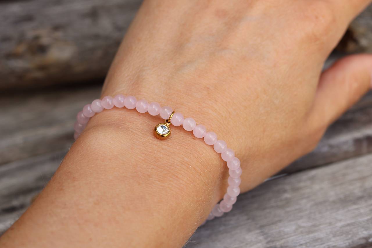 Náramok z minerálu ruženín