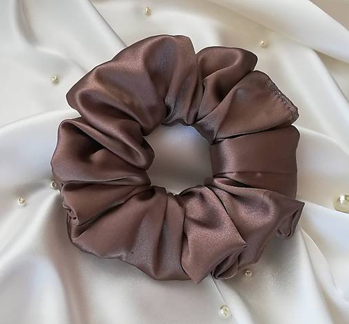 Ozdoby do vlasov - Saténová gumička Scrunchie, čokoládovo hnedá, veľkosť: CLASSIC - 17617298_