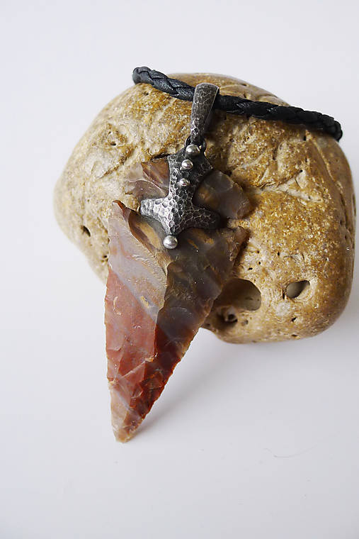 Pánske šperky - Amulet "Z denníka pravekého lovca II." - 17618185_