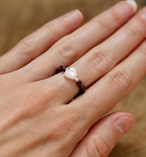 Prstene - Prsteň so srdiečkom - granát   - 17618247_