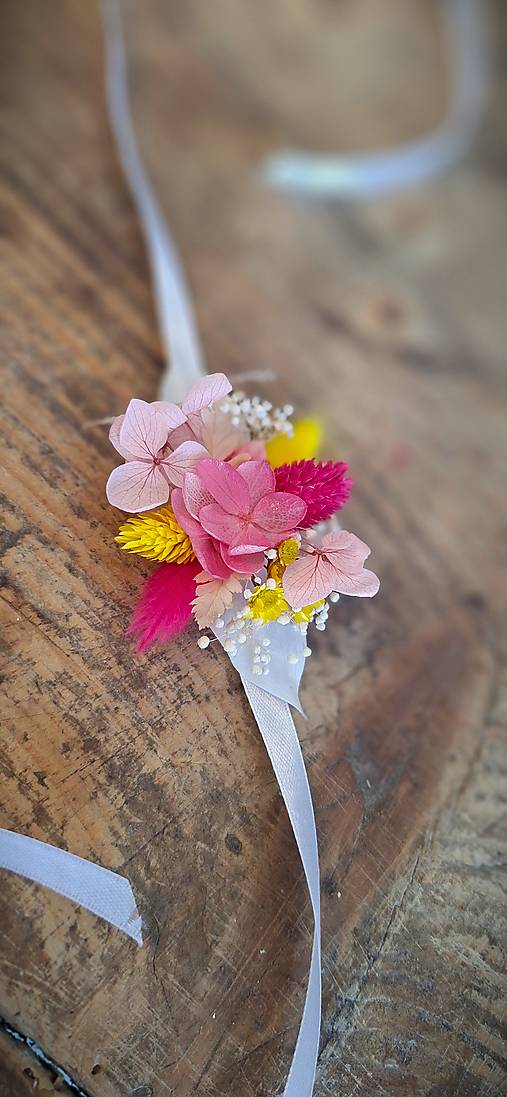 Náramky - Kvetinkový náramok pre družičky - 17618607_