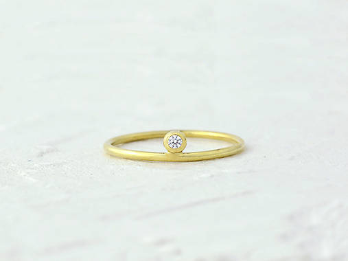 Prstene - 585/1000 zlatý zásnubný prsteň s prírodným diamantom - 17622441_