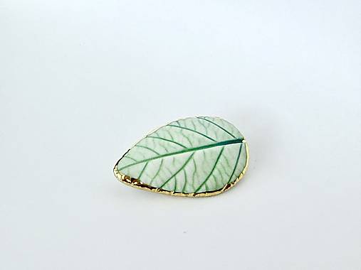 Porcelánová brošňa 