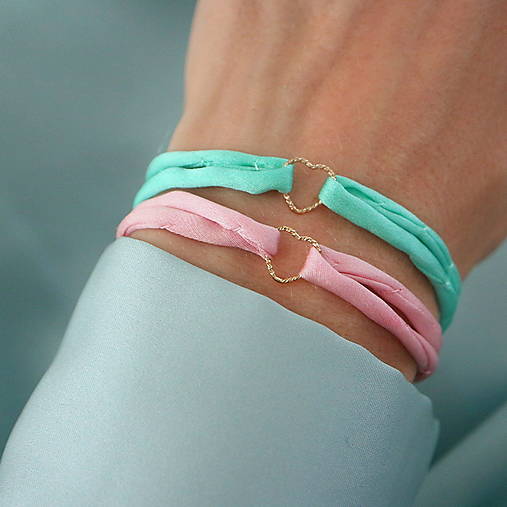 Náramky - Hodvábny náramok so srdiečkom (gold filled) - 17621810_