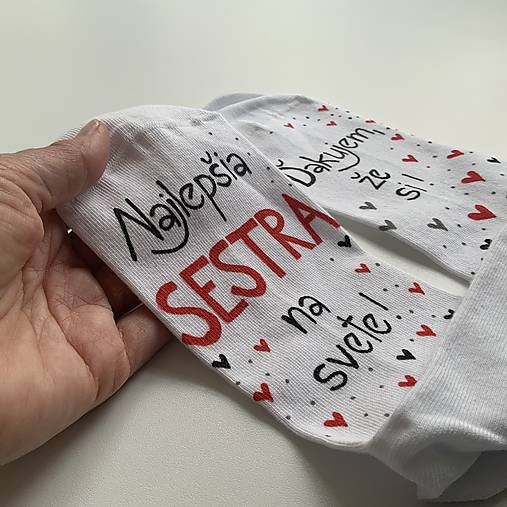 Maľované ponožky so slniečkom a srdiečkami a nápisom na želanie pre najlepšiu sestru