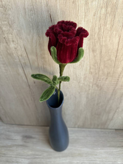 Dekorácie - 🌹 Ručne vyrábaná ruža z chlpatých drôtikov - 17624127_