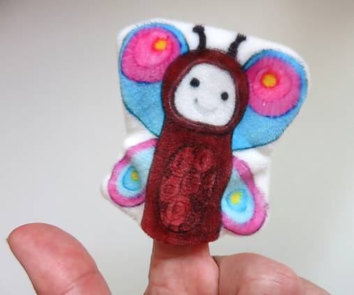 MINI pršteková maňuška - sada zvieratká na lúke (motýlik)