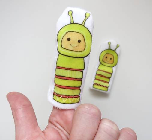 MINI pršteková maňuška - sada zvieratká na lúke (húsenička)